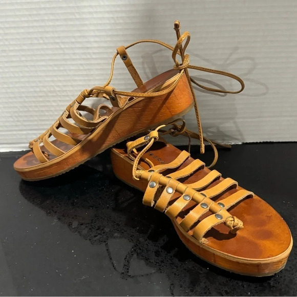 Lucky Brand Gladiator Colette tan leather tie up calf studs vacation wedge US6 - Picture 2 of 6